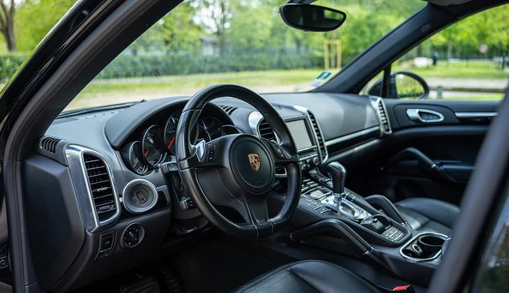 location-PORSCHE-Courbevoie-roadstr