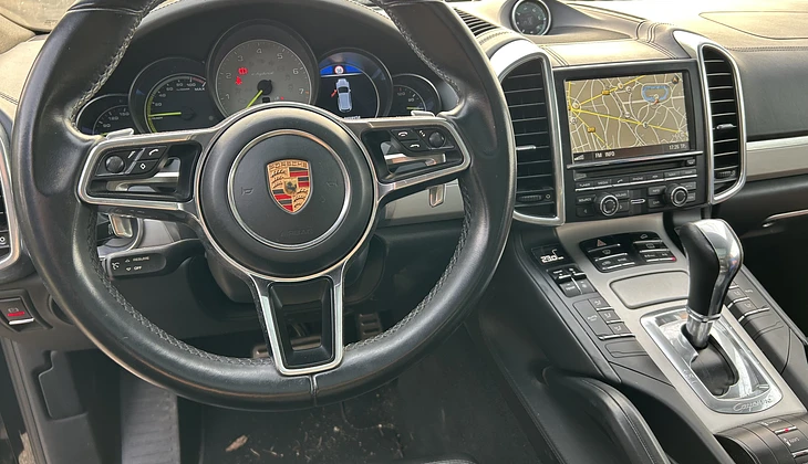 location-PORSCHE-Le Vésinet-roadstr