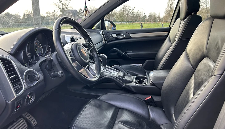location-PORSCHE-Le Vésinet-roadstr