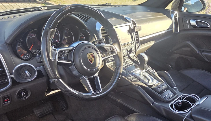 location-PORSCHE-Limeil-Brévannes-roadstr