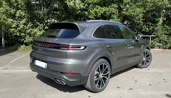 location-PORSCHE-Paris-roadstr