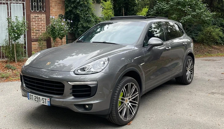 location-PORSCHE-Neuilly-sur-Seine-roadstr