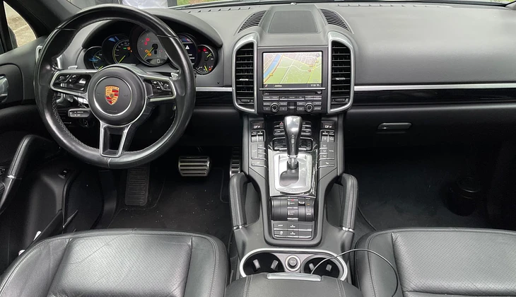 location-PORSCHE-Neuilly-sur-Seine-roadstr