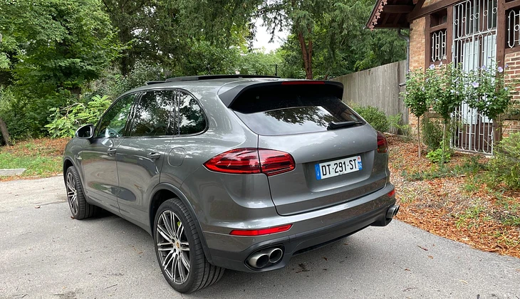 location-PORSCHE-Neuilly-sur-Seine-roadstr