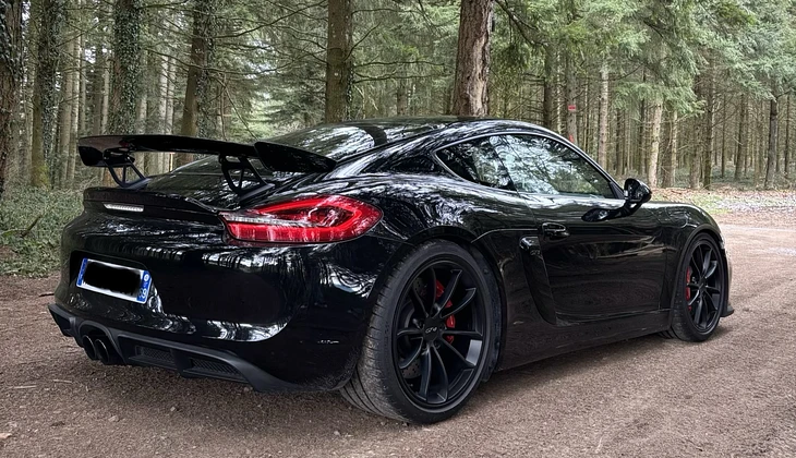 location-PORSCHE-Chessy-roadstr