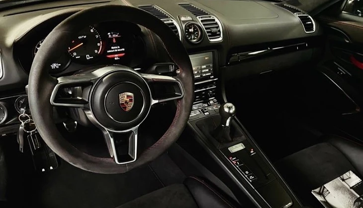location-PORSCHE-Chessy-roadstr