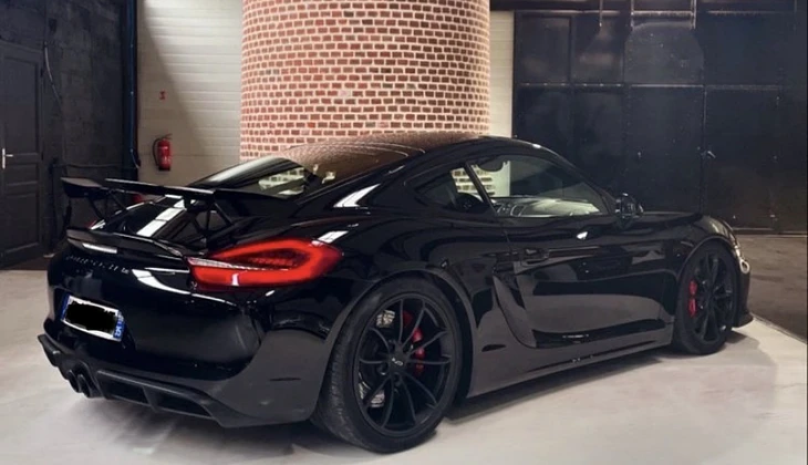 location-PORSCHE-Chessy-roadstr