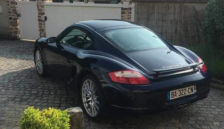 location-PORSCHE-Massy-roadstr