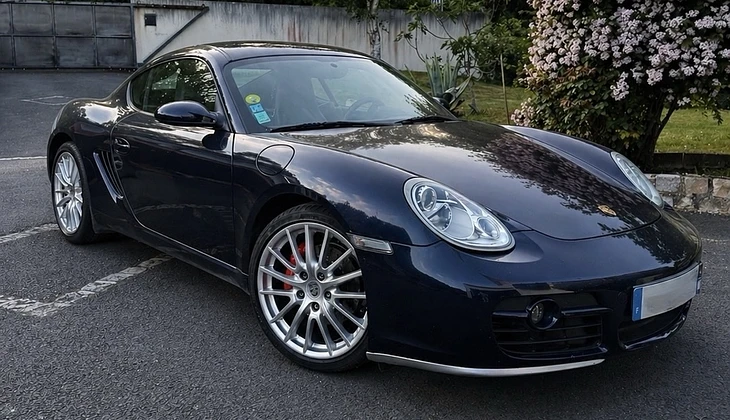 location-PORSCHE-Massy-roadstr