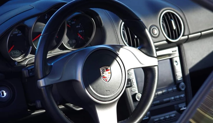 location-PORSCHE-Cannes-roadstr