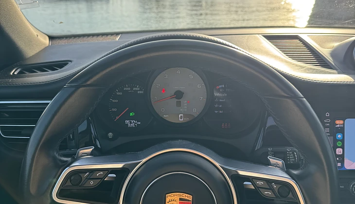 location-PORSCHE-Auray-roadstr