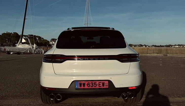 location-PORSCHE-Auray-roadstr