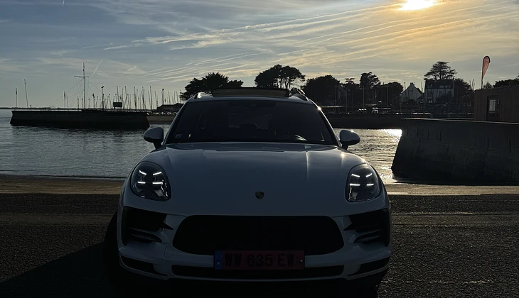 location-PORSCHE-Auray-roadstr