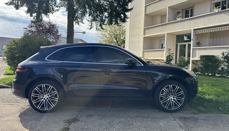 location-PORSCHE-Champagne-au-Mont-d'Or-roadstr