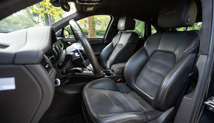 location-PORSCHE-Courbevoie-roadstr