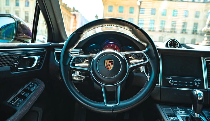 location-PORSCHE-Paris-roadstr