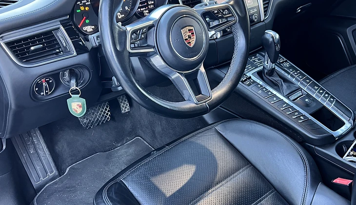 location-PORSCHE-Sainte-Maxime-roadstr