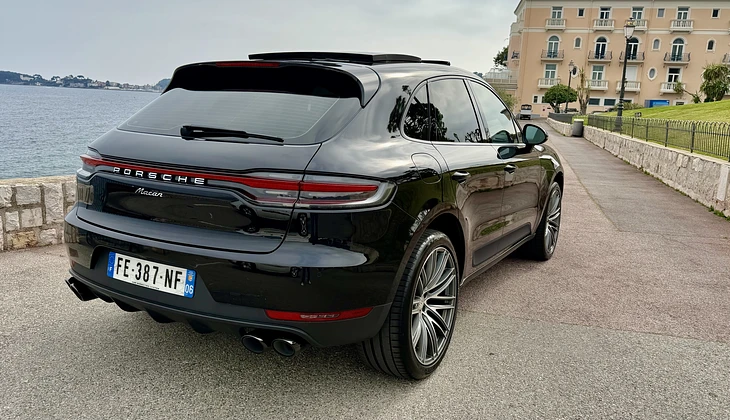 location-PORSCHE-Nice-roadstr