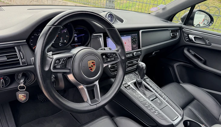 location-PORSCHE-Nice-roadstr