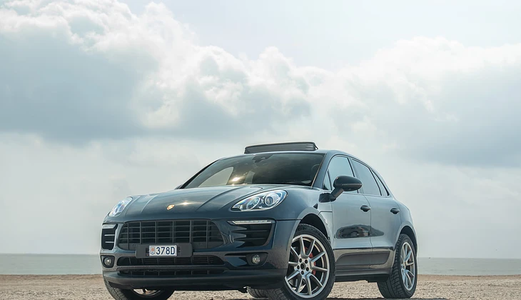 location-PORSCHE-Beausoleil-roadstr