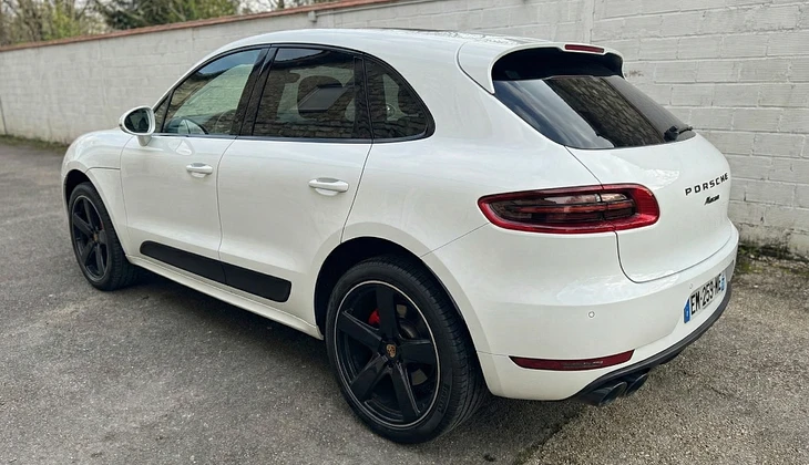 location-PORSCHE-Dammarie-les-Lys-roadstr