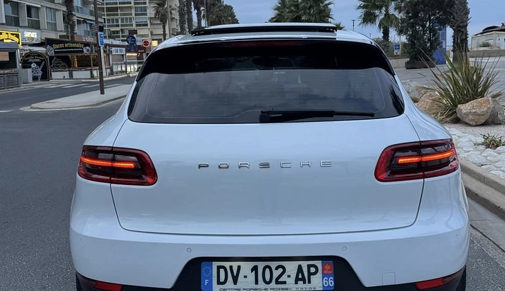 location-PORSCHE-Paris-roadstr