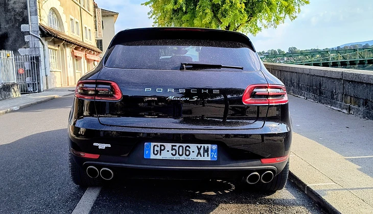 location-PORSCHE-Seyssel-roadstr