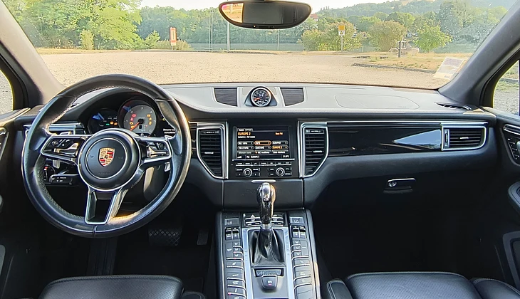 location-PORSCHE-Seyssel-roadstr