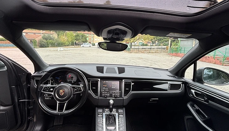 location-PORSCHE-Châteauneuf-sur-Isère-roadstr