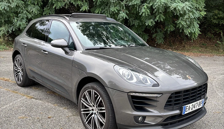 location-PORSCHE-Châteauneuf-sur-Isère-roadstr