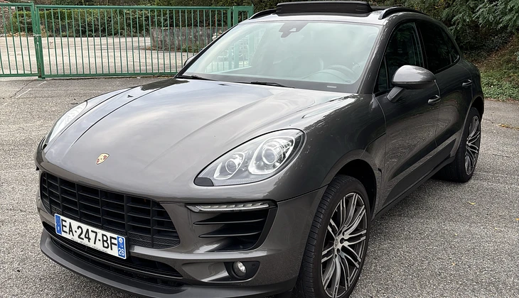 location-PORSCHE-Châteauneuf-sur-Isère-roadstr