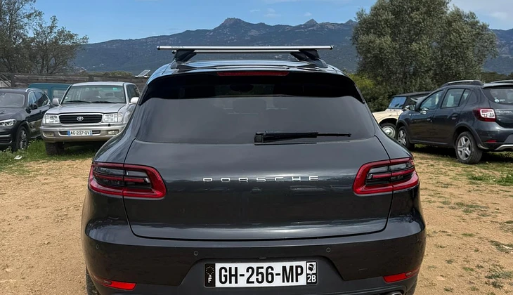 location-PORSCHE-Zonza-roadstr
