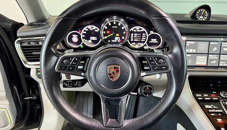 location-PORSCHE-Saint-Alban-roadstr