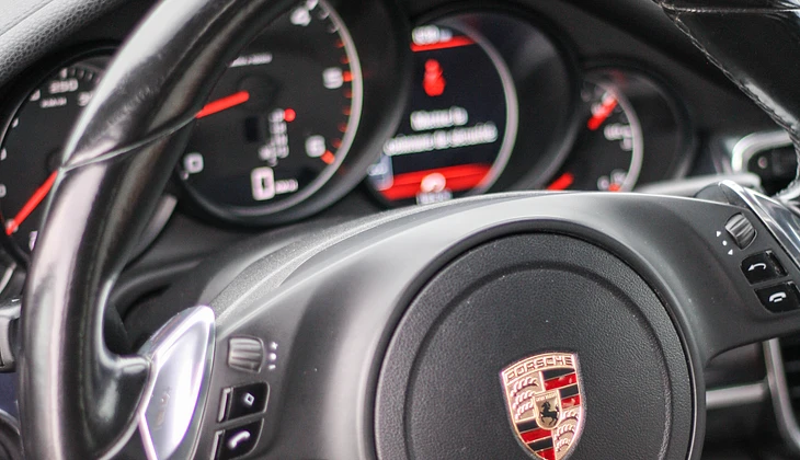 location-PORSCHE-Niort-roadstr