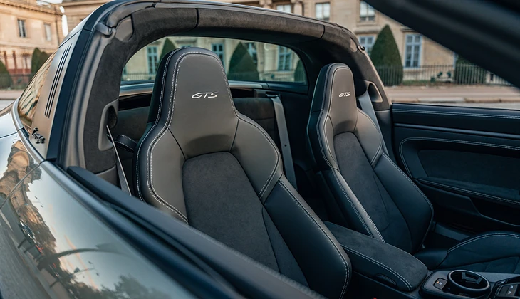 location-PORSCHE-Paris-roadstr