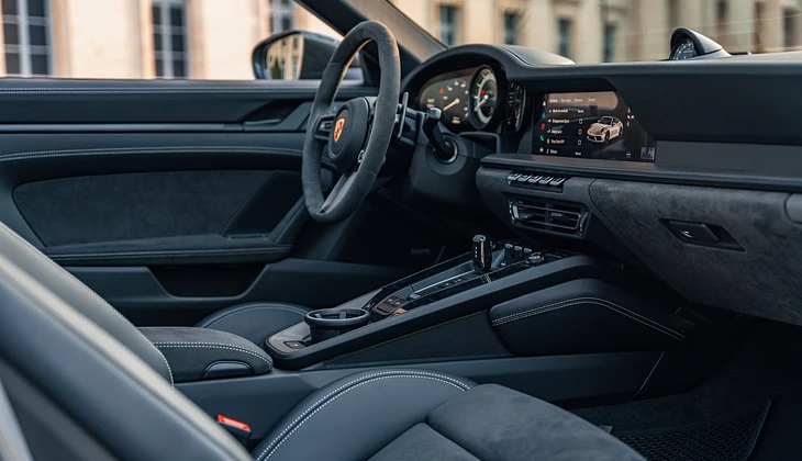 location-PORSCHE-Paris-roadstr