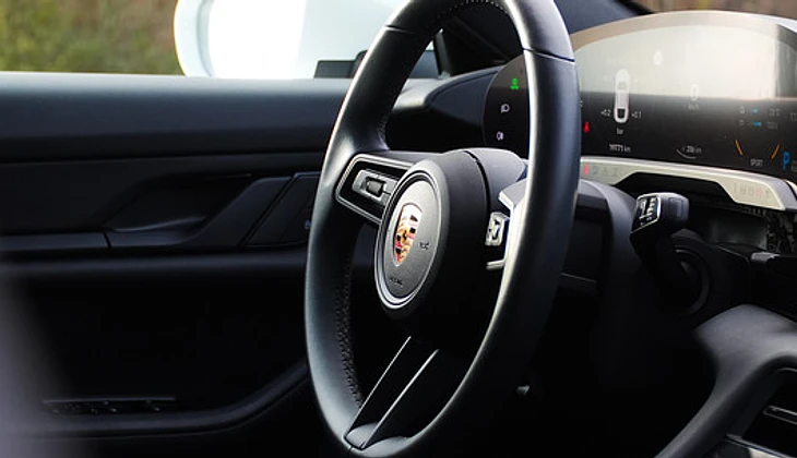 location-PORSCHE-Chambéry-roadstr