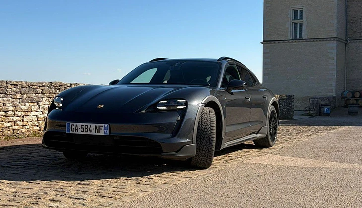 location-PORSCHE-Chevigny-Saint-Sauveur-roadstr
