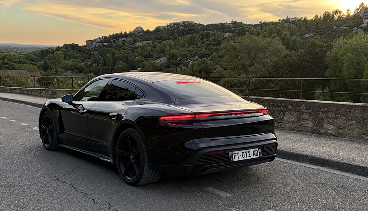 location-PORSCHE-Eyragues-roadstr