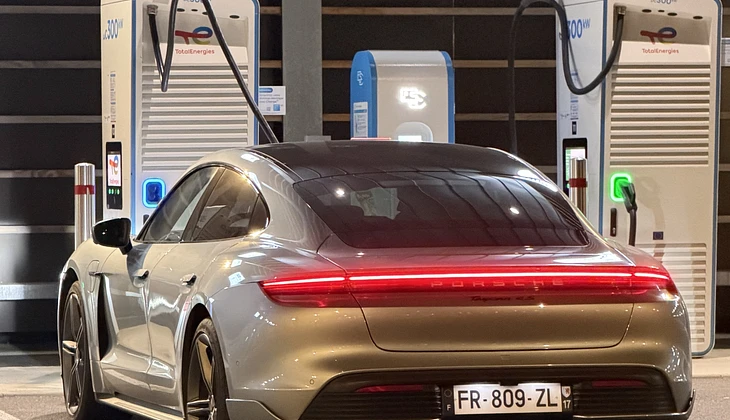 location-PORSCHE-Sainte-Soulle-roadstr