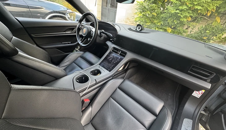 location-PORSCHE-Sainte-Soulle-roadstr