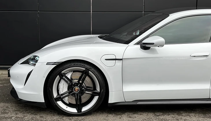 location-PORSCHE-Entzheim-roadstr