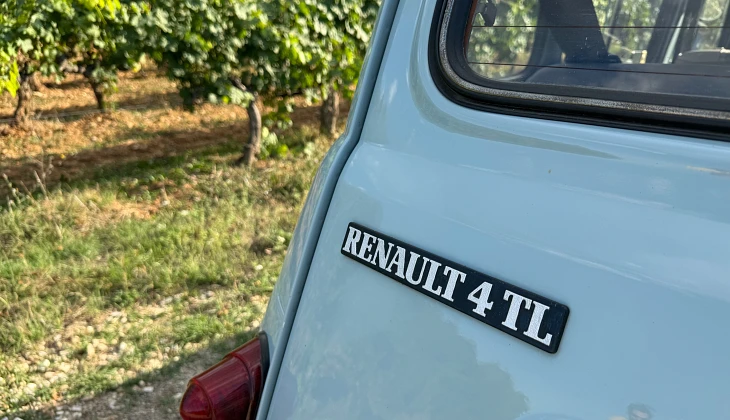 location-RENAULT-Saint-Maximin-la-Sainte-Baume-roadstr