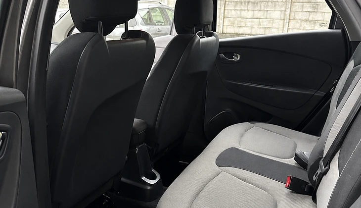 location-RENAULT-Chaville-roadstr