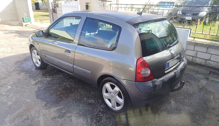 location-RENAULT-Saint-André-de-l'Eure-roadstr