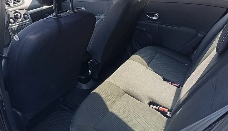 location-RENAULT-Chanteloup-les-Vignes-roadstr