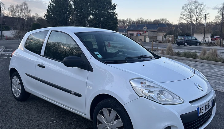 location-RENAULT-Chartres-roadstr