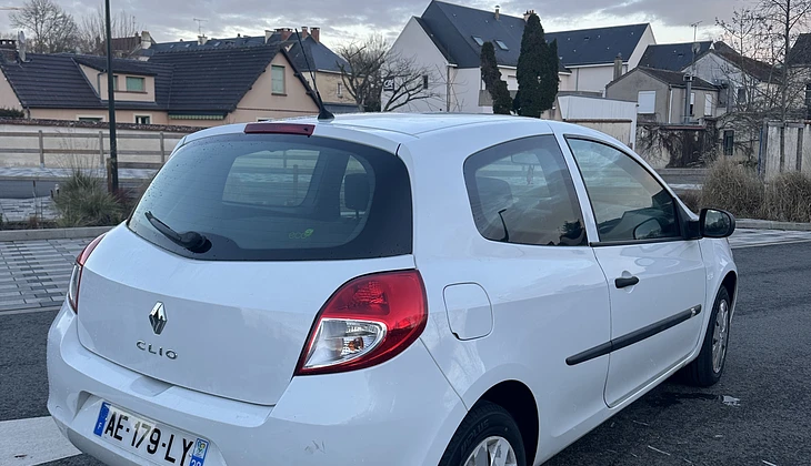 location-RENAULT-Chartres-roadstr