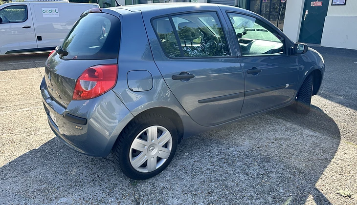 location-RENAULT-Voisins-le-Bretonneux-roadstr