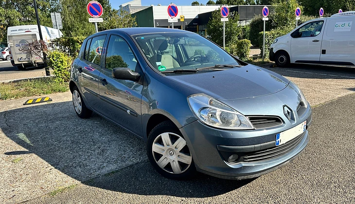 location-RENAULT-Voisins-le-Bretonneux-roadstr